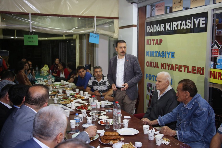 - Karabağlar'da Türkiye'ye Örnek Kentsel Dönüşüm