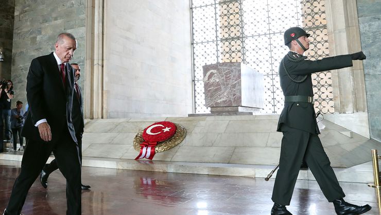 Cumhurbaşkanı Recep Tayyip Erdoğan Anıtkabir'de