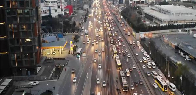 İstanbul'da trafik çilesi başladı