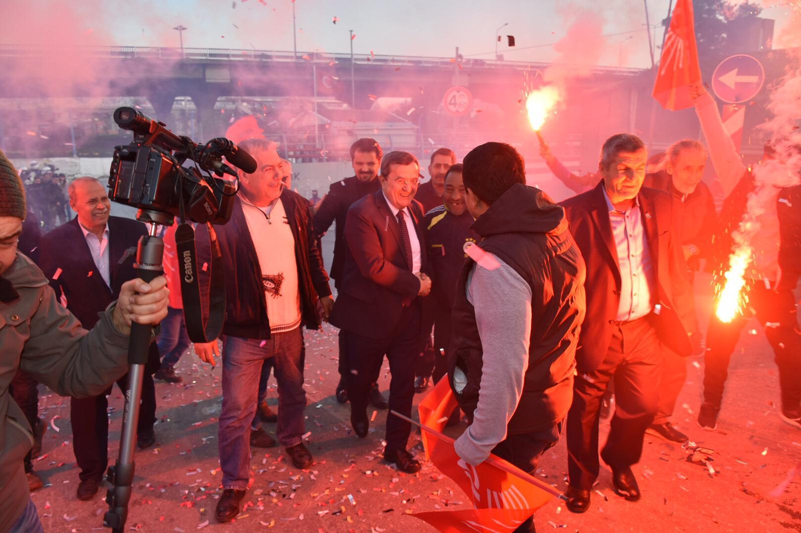 Abdül Batur'a Romanlardan coşkulu karşılama