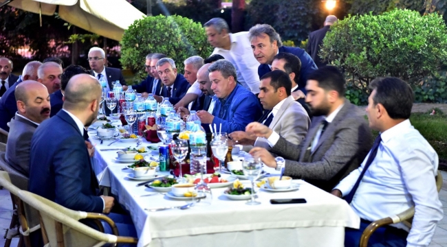 Bornova'da önce meclis sonra iftar birlikteliği