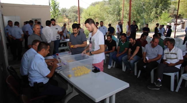 Bayraklı'da kurban satış yerleri kura ile belirlendi.