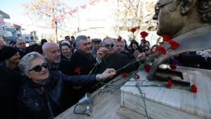 Mumcu Güzelbahçe’de Büstü Başında Anıldı