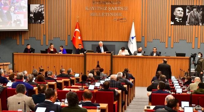 İzmir Büyükşehir Belediyesi’nden deprem bölgesindeki çiftçilere yem desteği