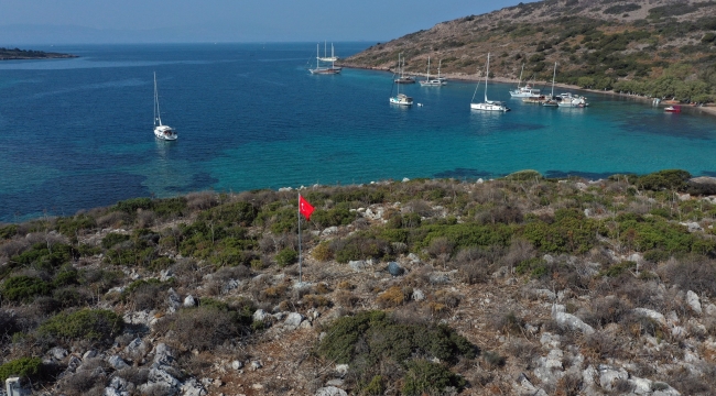 Ada Ve Koylara Türk Bayrağı