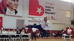 Bayraklılı sporculardan Kick Boks başarısı