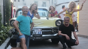 Göksel Arsoy’un 1957 model Chevrolet’si Sanathane’de sergilendi