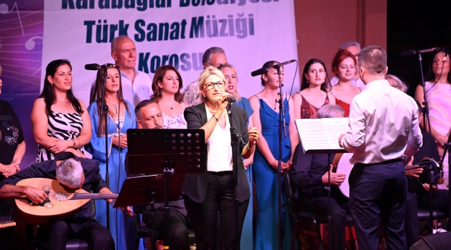 Karabağlar Belediyesi TSM Korosu'ndan renkli konser