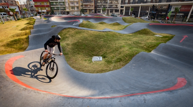 Karşıyaka'da pump track bisiklet parkuru yoğun ilgi görüyor