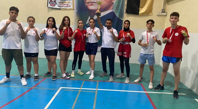 Kick Boks’ta Bayraklı farkı