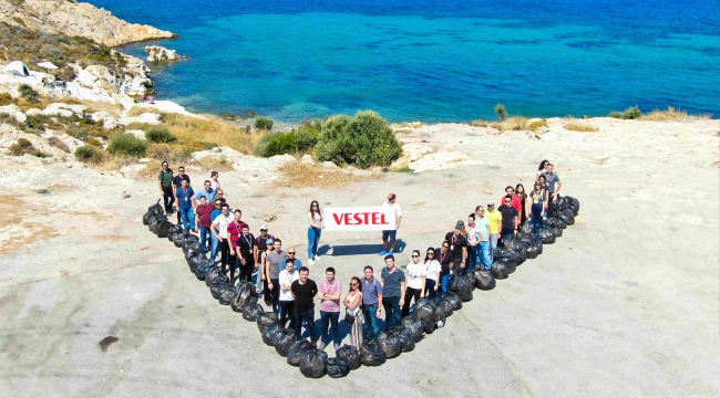 Vestel Gönüllüleri Kıvılcımlar Foça’da çevre temizliği yaptı 