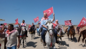 TÜRKİYE’NİN EN İYİ ATLARI MENEMEN’DE YARIŞTI