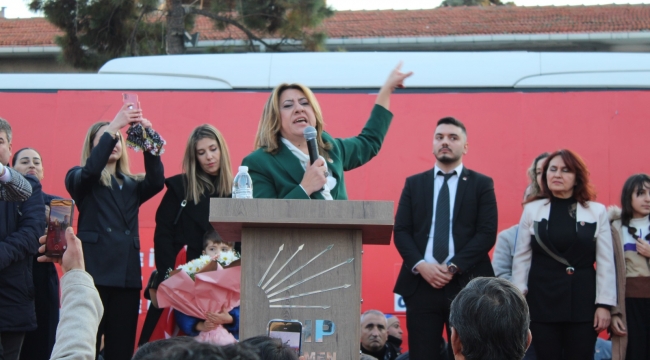 CHP MENEMEN ADAYINA COŞKULU KARŞILAMA