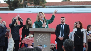 CHP MENEMEN ADAYINA COŞKULU KARŞILAMA