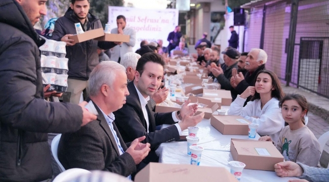 Çiftçioğlu; Karşıyakalılarla ilk iftarı yaptı, sosyal projelerini açıkladı