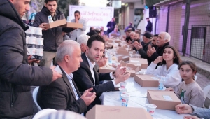 Çiftçioğlu; Karşıyakalılarla ilk iftarı yaptı, sosyal projelerini açıkladı