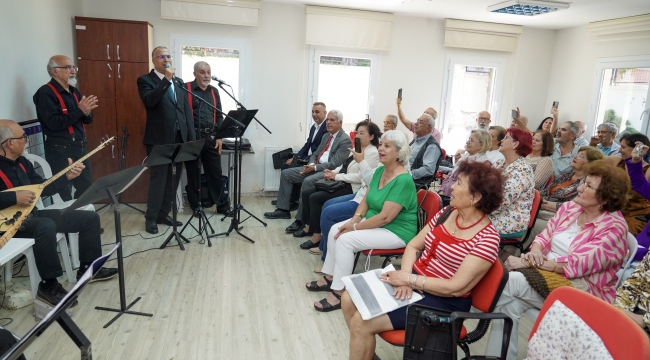 Çınarlar saz çaldı, Başkan Işık türkü söyledi