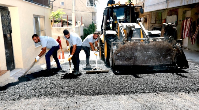 Bayraklı'da yollar yenileniyor