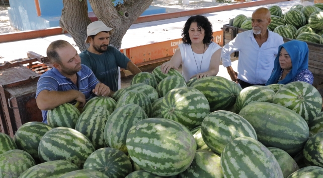 İzmir Büyükşehir Belediyesi ve Kınık Belediyesi'nden Çiftçilere Destek: Ürünler Tarlada Kalmadı, Vatandaşlara Dağıtıldı