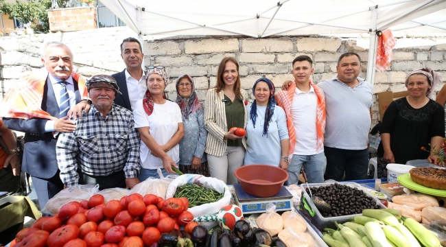 Yamanlar Domates Şenliği Karşıyaka’ya renk kattı