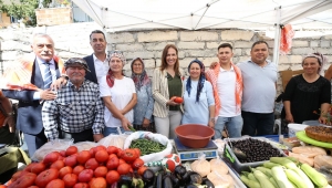 Yamanlar Domates Şenliği Karşıyaka’ya renk kattı