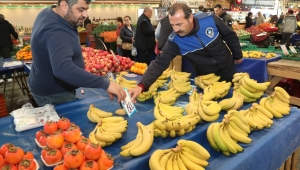  Bayraklı’nın pazar yerlerinde aydınlatma çalışması