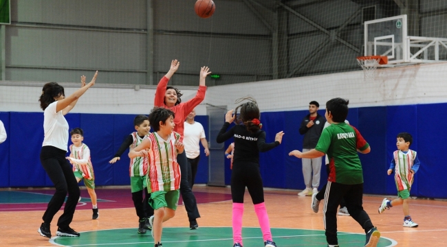 Karşıyakalı aileler basketbol şenliğinde buluştu 