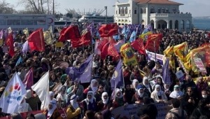 Kadınlardan Kadıköy'de '8 Mart' eylemi: Gözaltılar var!