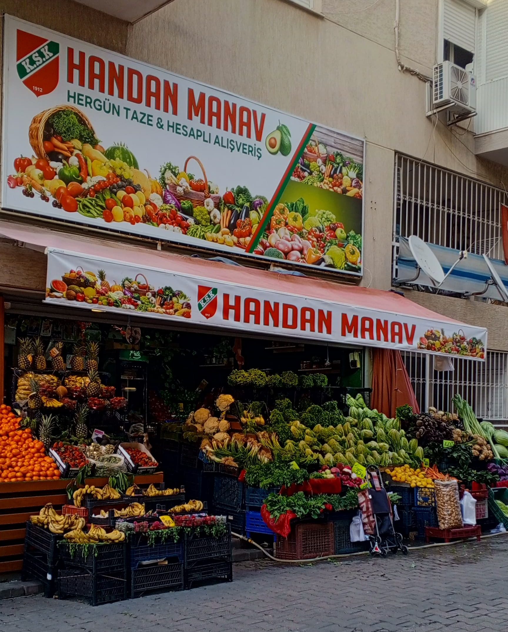 Karşıyakanın en iyi manavı Handan Manav