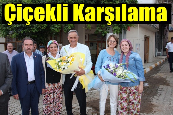 İftar Sofrasında Çiçekli Karşılama