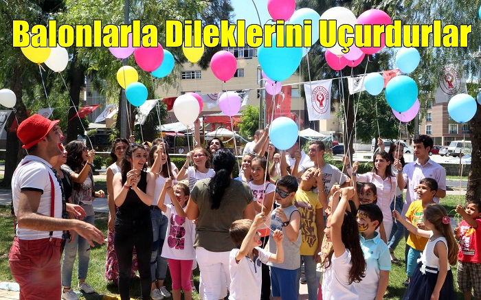 Balonlarla Dileklerini Uçurdurlar